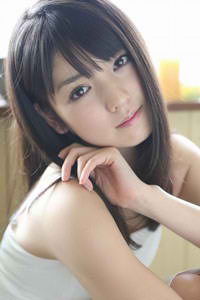 他的舌伸进她的花丛